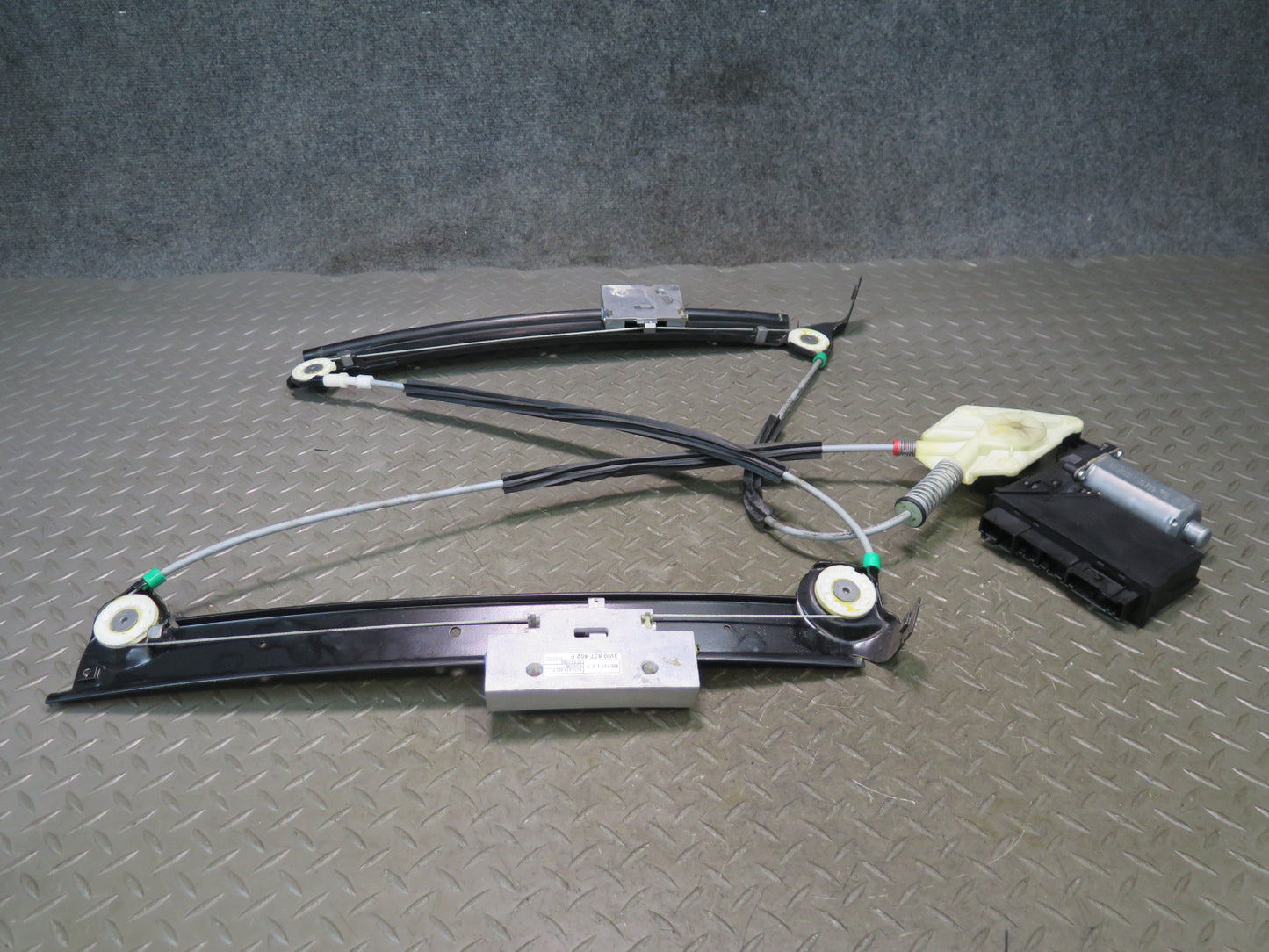 2003-2007 Bentley Continental GT Coupe Right Door Window Regulator w Motor