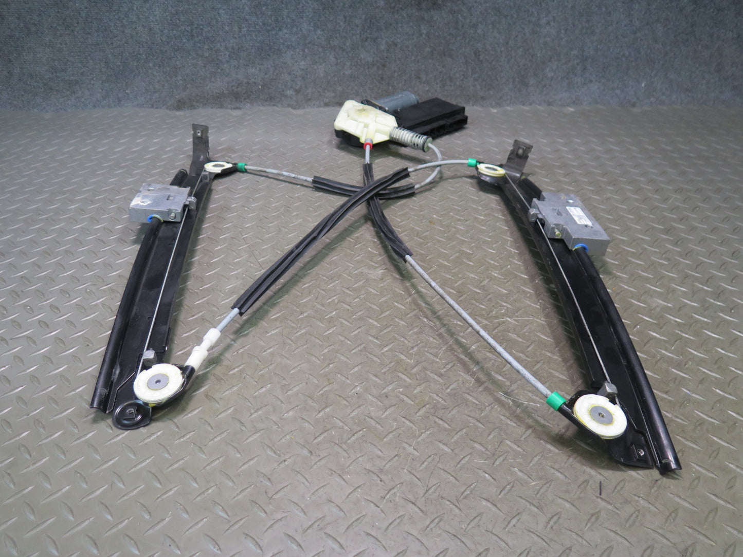 2003-2007 Bentley Continental GT Coupe Right Door Window Regulator w Motor