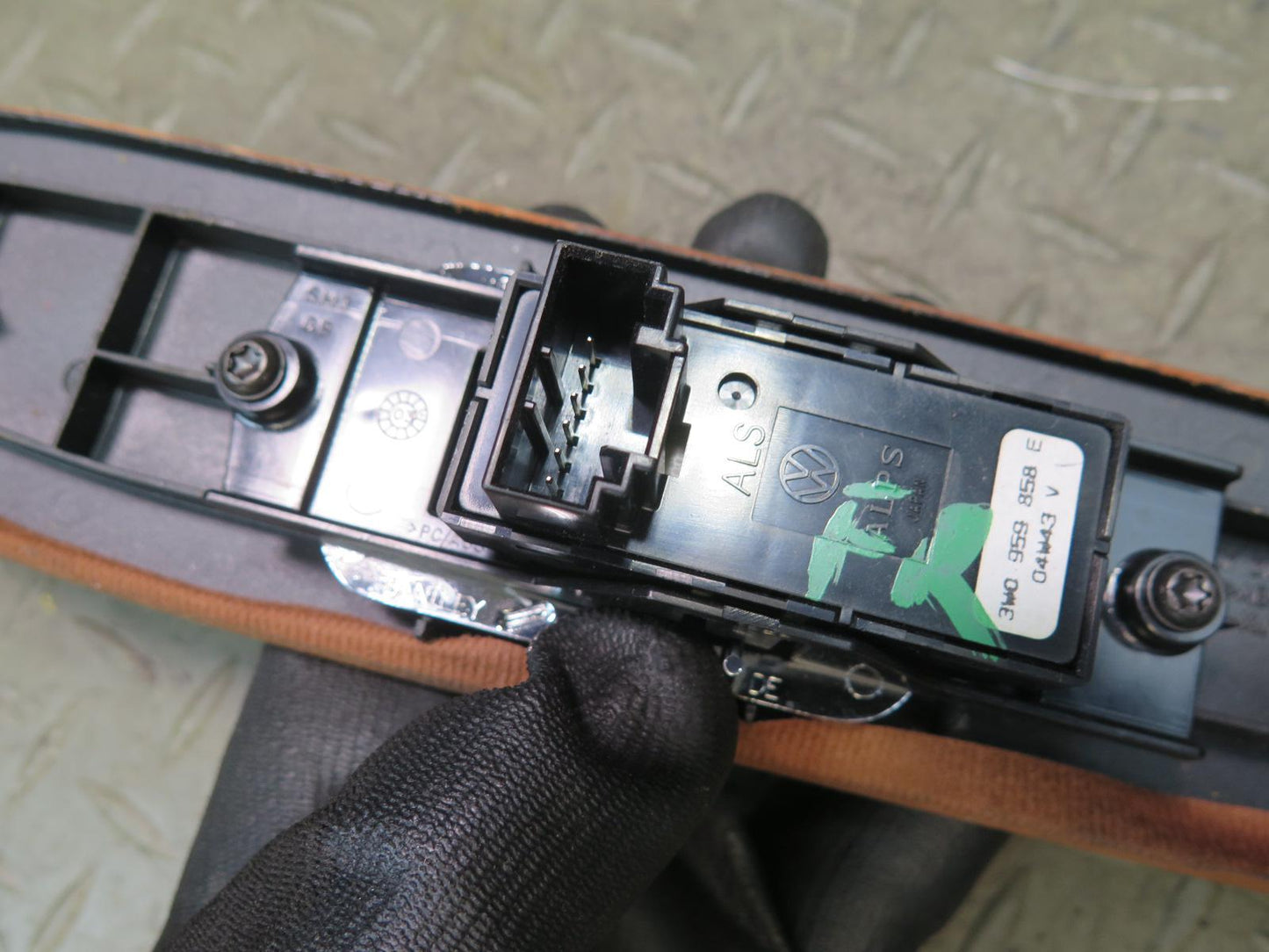 03-10 Bentley Continental GT Front Right Door Power Window Switch 3W0959858E