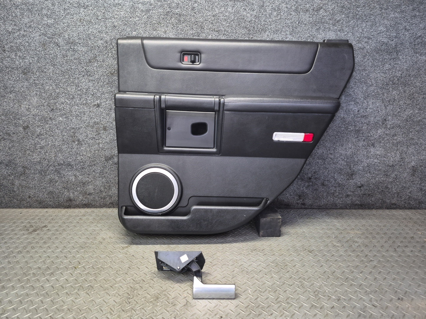 2005-2007 Hummer H2 Rear Right Side Door Interior Trim Cover Panel W/ Handle