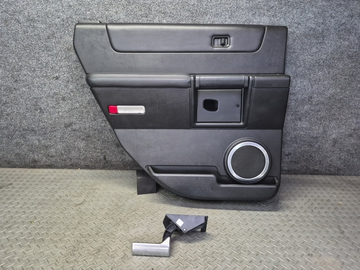 2005-2007 Hummer H2 Rear Left Side Door Interior Trim Cover Panel W/ Handle