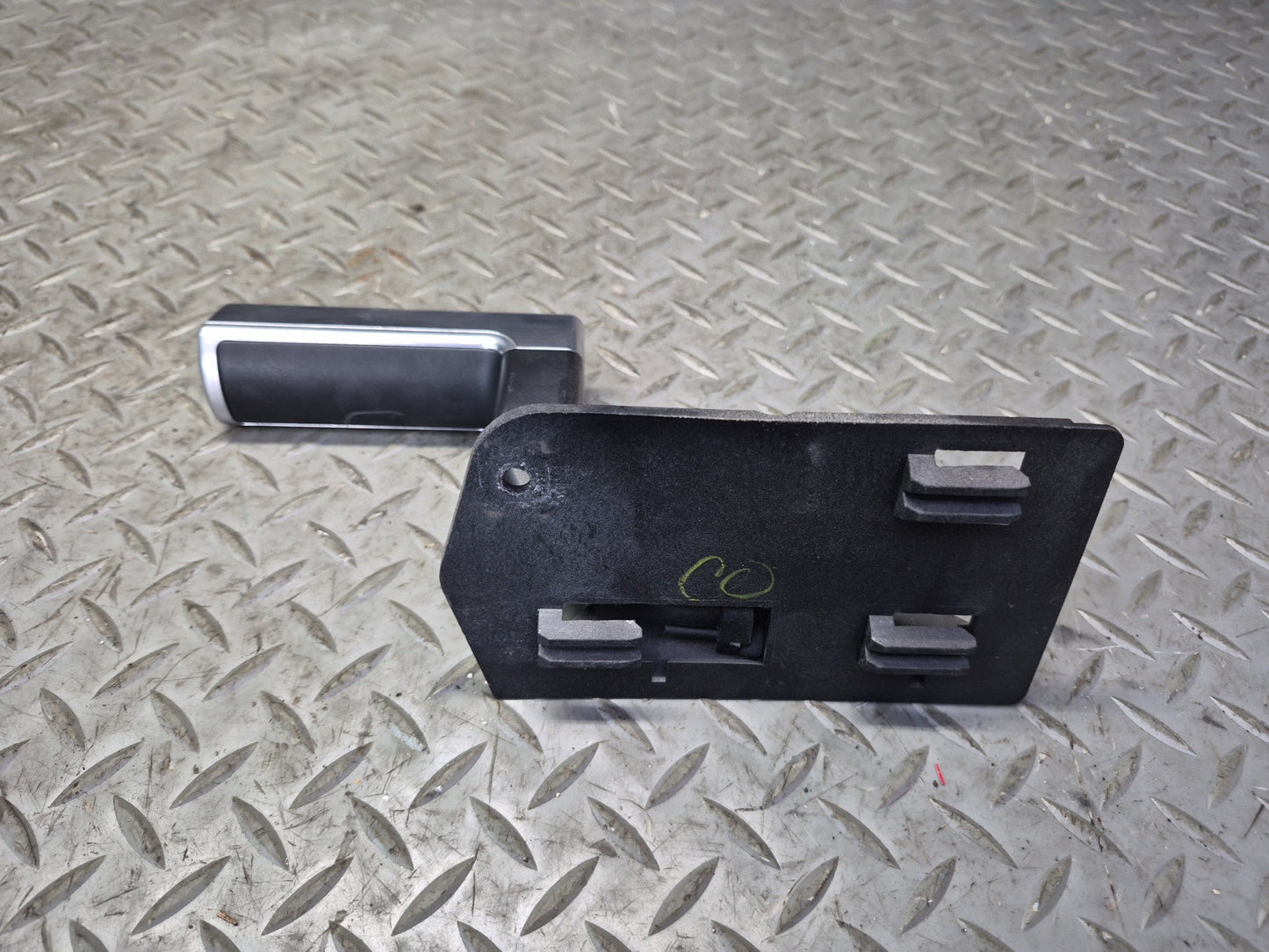 2005-2007 Hummer H2 Rear Left Side Door Interior Trim Cover Panel W/ Handle