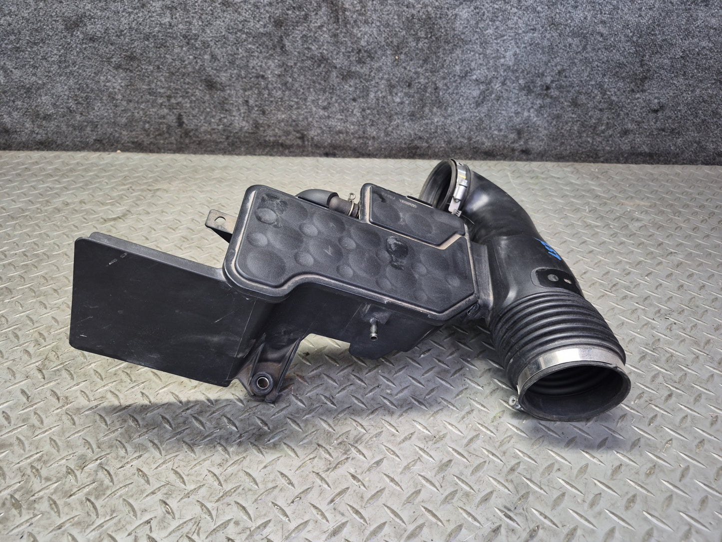 01-03 Lexus UCF30L LS430 Air Intake Cleaner Pipe Hose Resonator 17875-50240 OEM