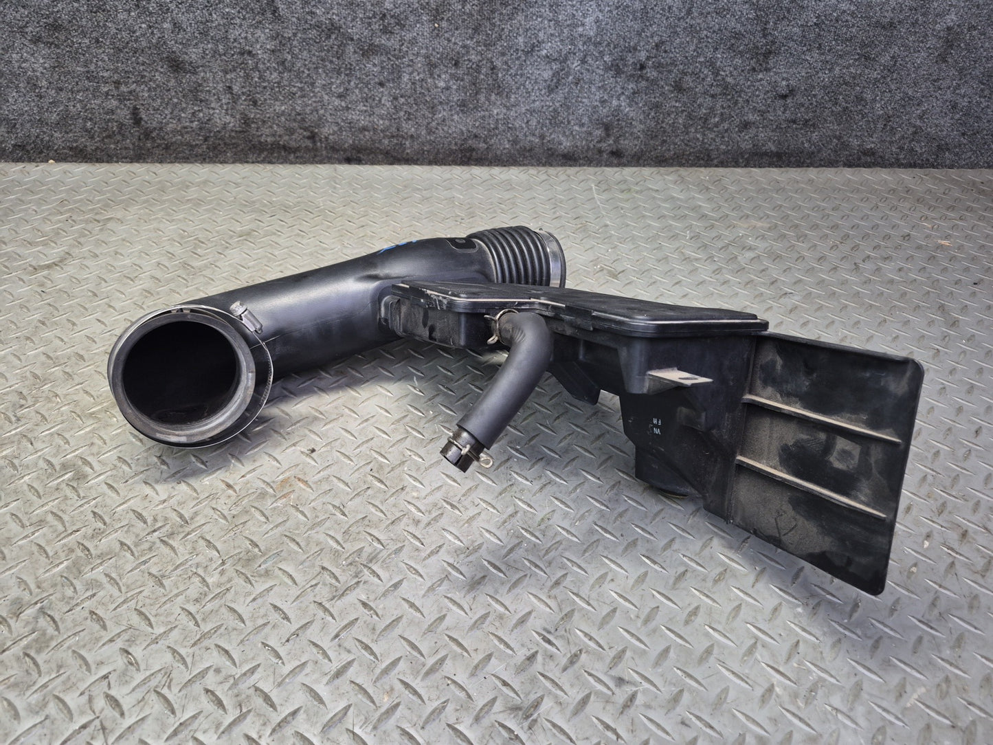 01-03 Lexus UCF30L LS430 Air Intake Cleaner Pipe Hose Resonator 17875-50240 OEM