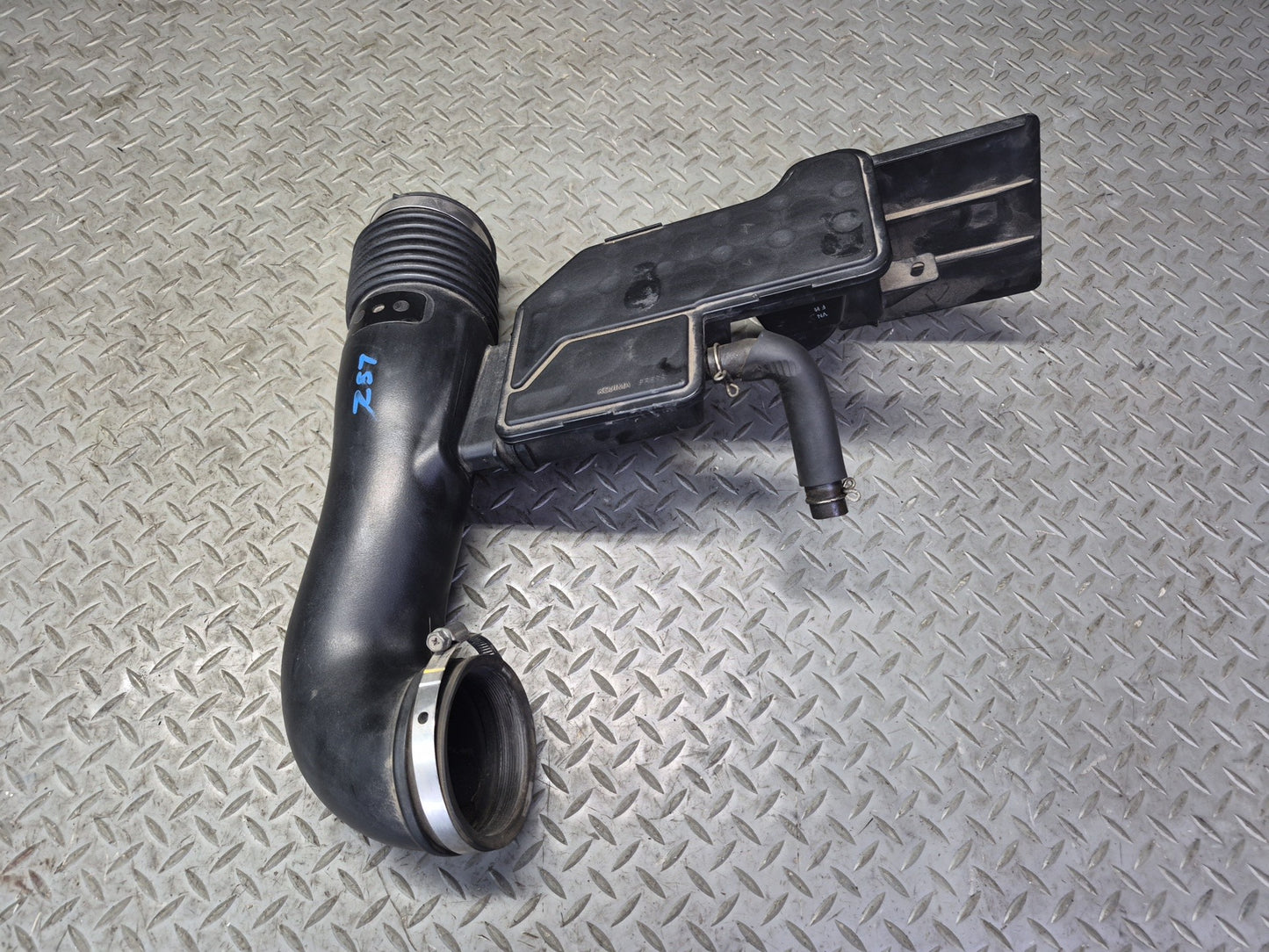 01-03 Lexus UCF30L LS430 Air Intake Cleaner Pipe Hose Resonator 17875-50240 OEM