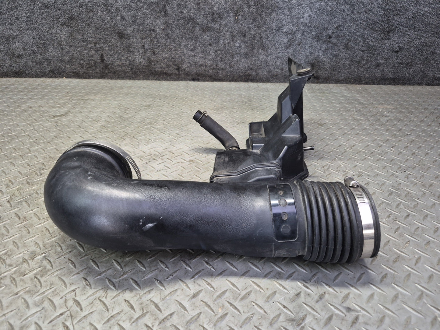01-03 Lexus UCF30L LS430 Air Intake Cleaner Pipe Hose Resonator 17875-50240 OEM