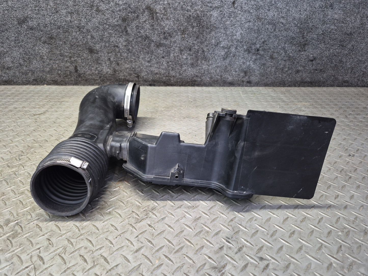 01-03 Lexus UCF30L LS430 Air Intake Cleaner Pipe Hose Resonator 17875-50240 OEM