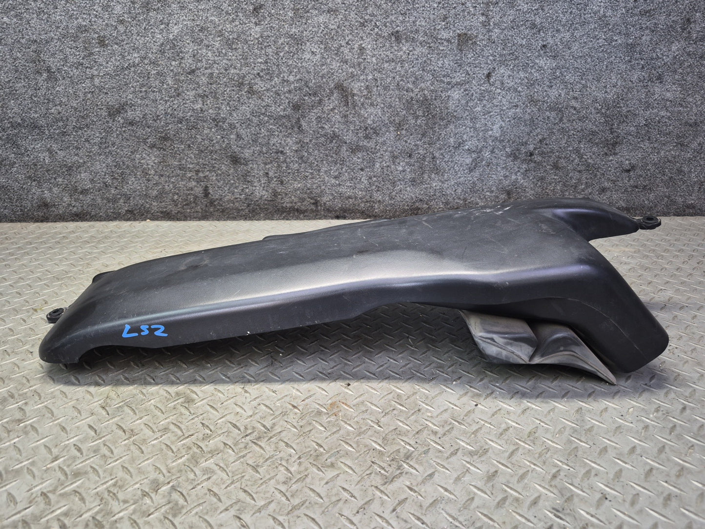 01-06 Lexus UCF30L LS430 Air Intake Cleaner Duct Pipe Vent Tube 17750-50030 OEM
