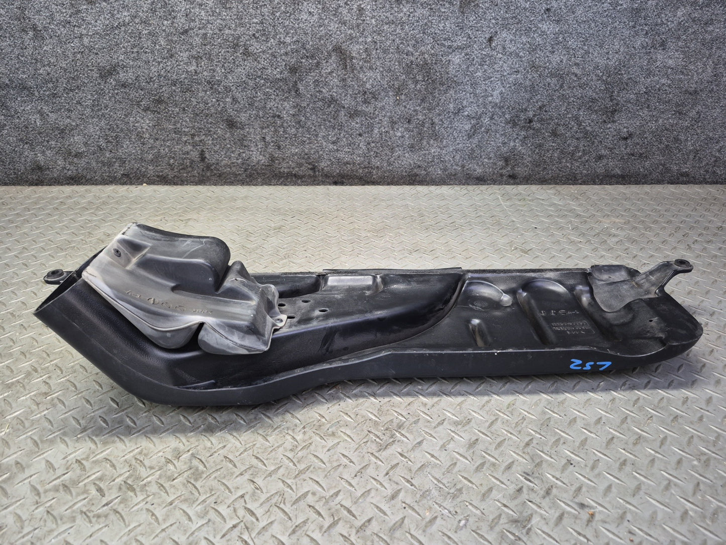 01-06 Lexus UCF30L LS430 Air Intake Cleaner Duct Pipe Vent Tube 17750-50030 OEM