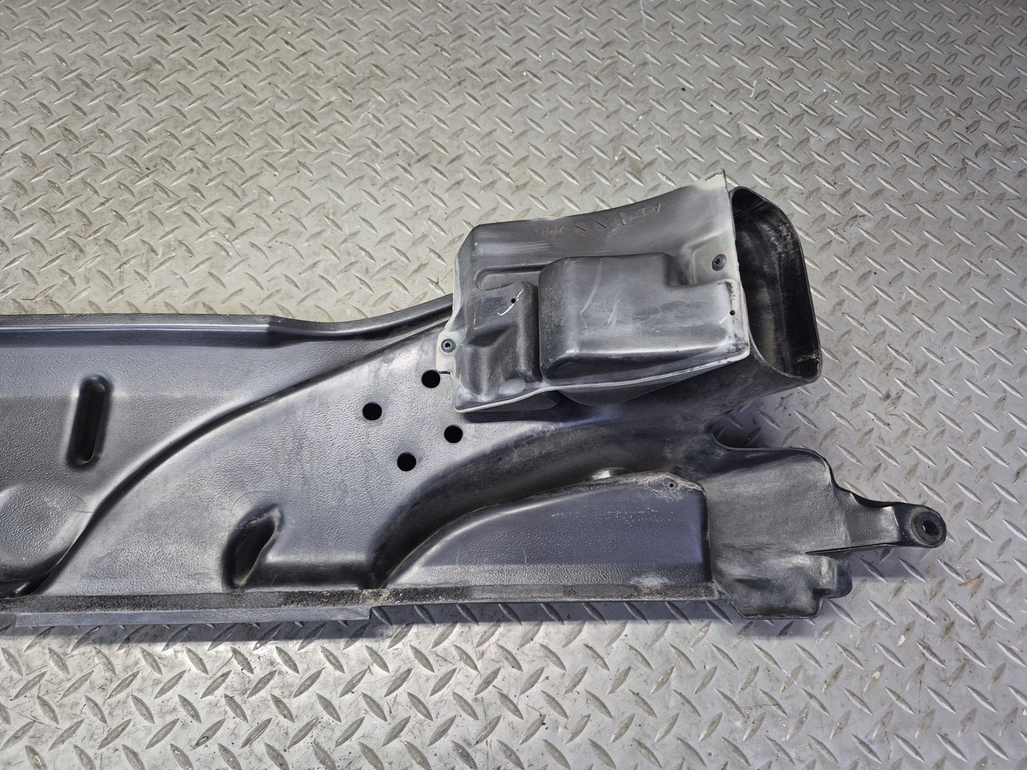 01-06 Lexus UCF30L LS430 Air Intake Cleaner Duct Pipe Vent Tube 17750-50030 OEM