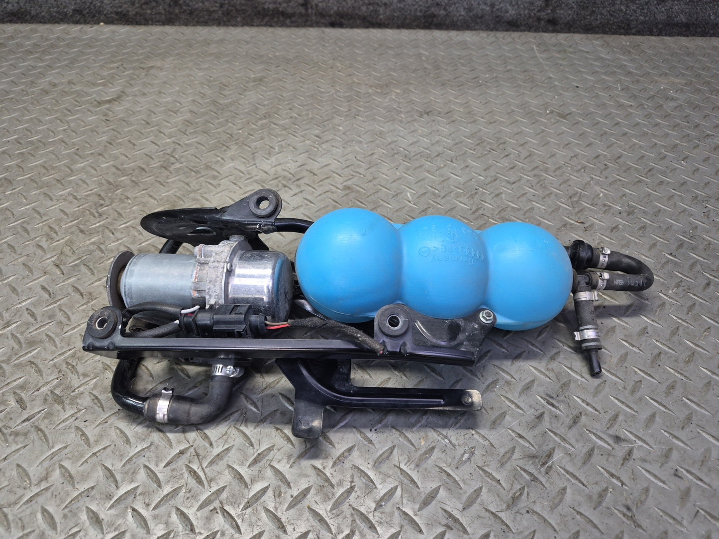 03-11 Bentley Continental GT Brake Vacuum Booster Pump w Pressure Reservoir Tank