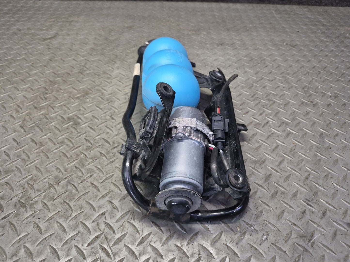 03-11 Bentley Continental GT Brake Vacuum Booster Pump w Pressure Reservoir Tank