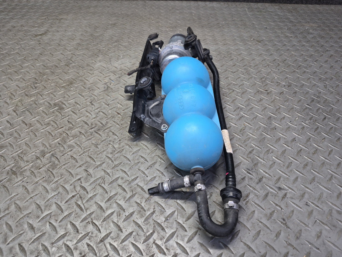 03-11 Bentley Continental GT Brake Vacuum Booster Pump w Pressure Reservoir Tank