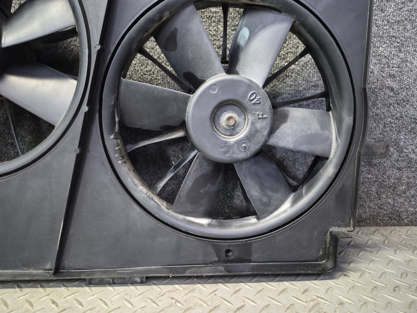 98-04 Chevrolet Corvette C5 A/T Engine Cooling Radiator Fan & Shroud 88K OEM