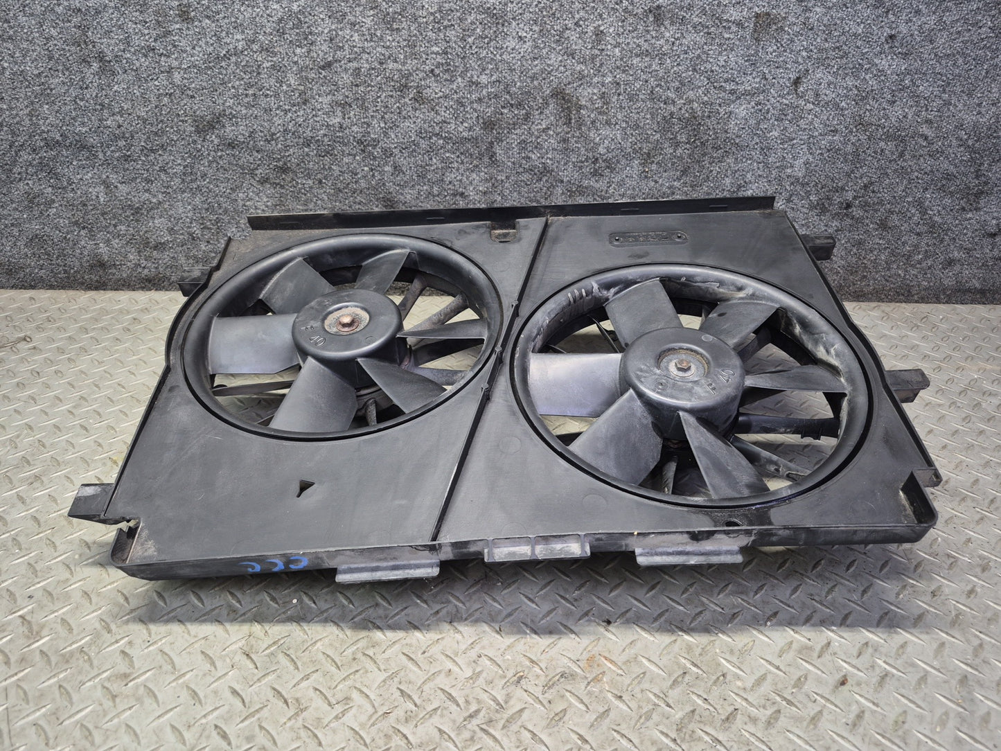 98-04 Chevrolet Corvette C5 A/T Engine Cooling Radiator Fan & Shroud 88K OEM