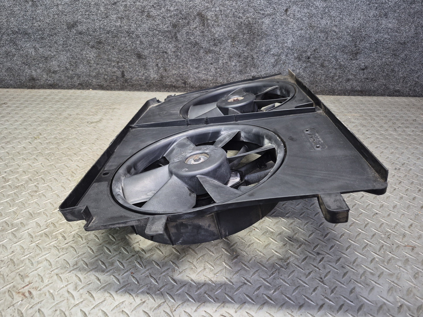 98-04 Chevrolet Corvette C5 A/T Engine Cooling Radiator Fan & Shroud 88K OEM