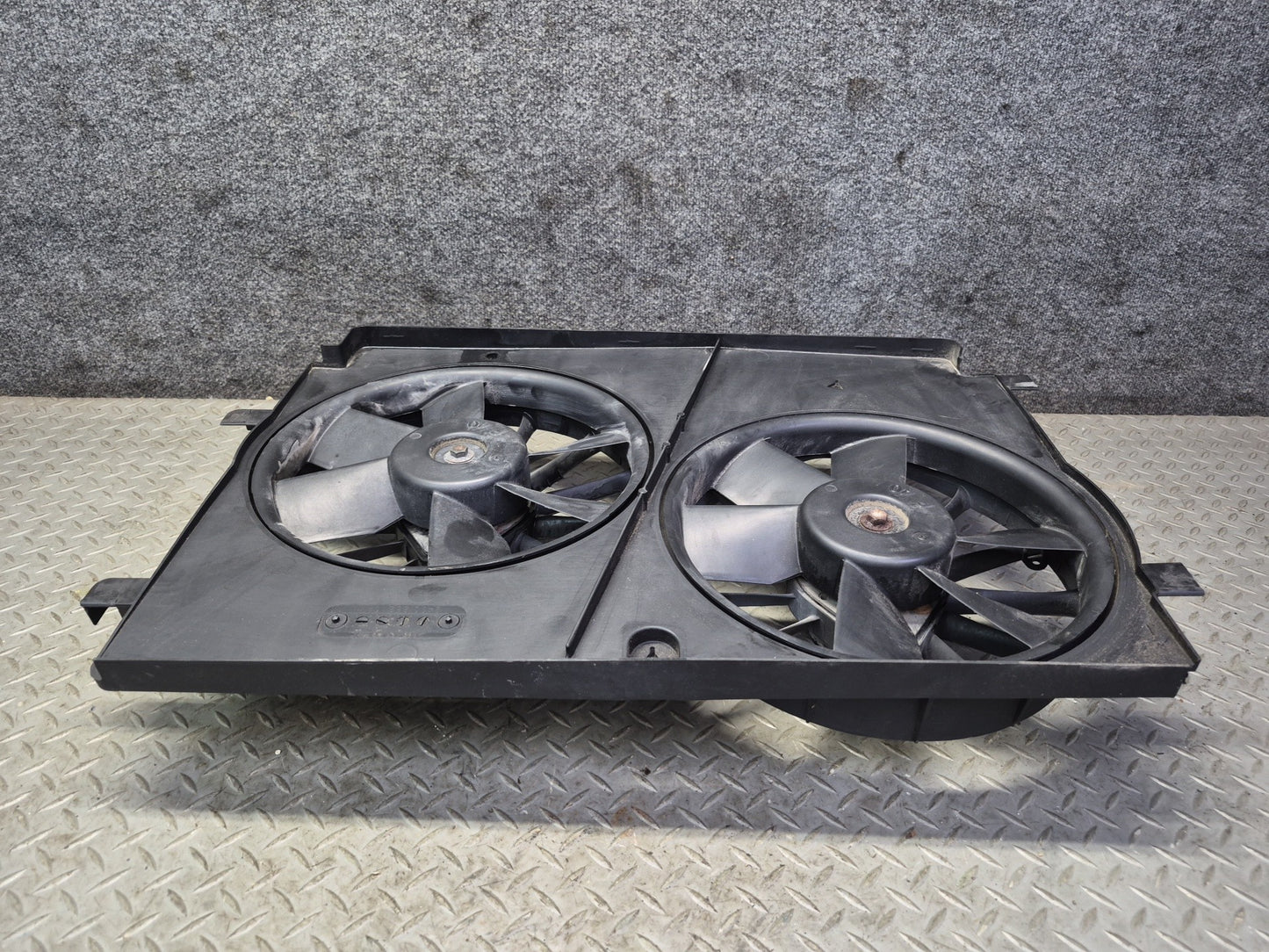 98-04 Chevrolet Corvette C5 A/T Engine Cooling Radiator Fan & Shroud 88K OEM