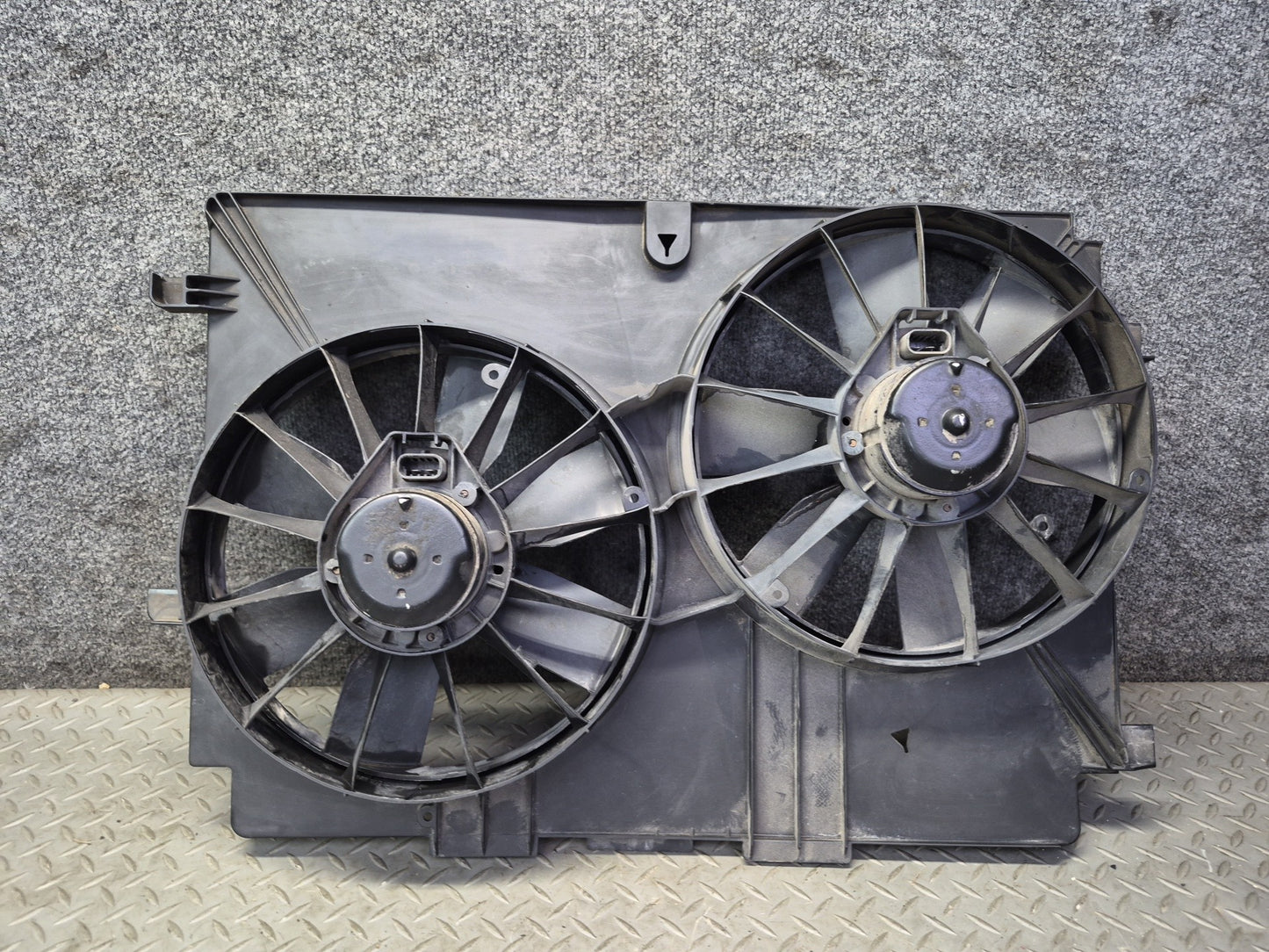 98-04 Chevrolet Corvette C5 A/T Engine Cooling Radiator Fan & Shroud 88K OEM