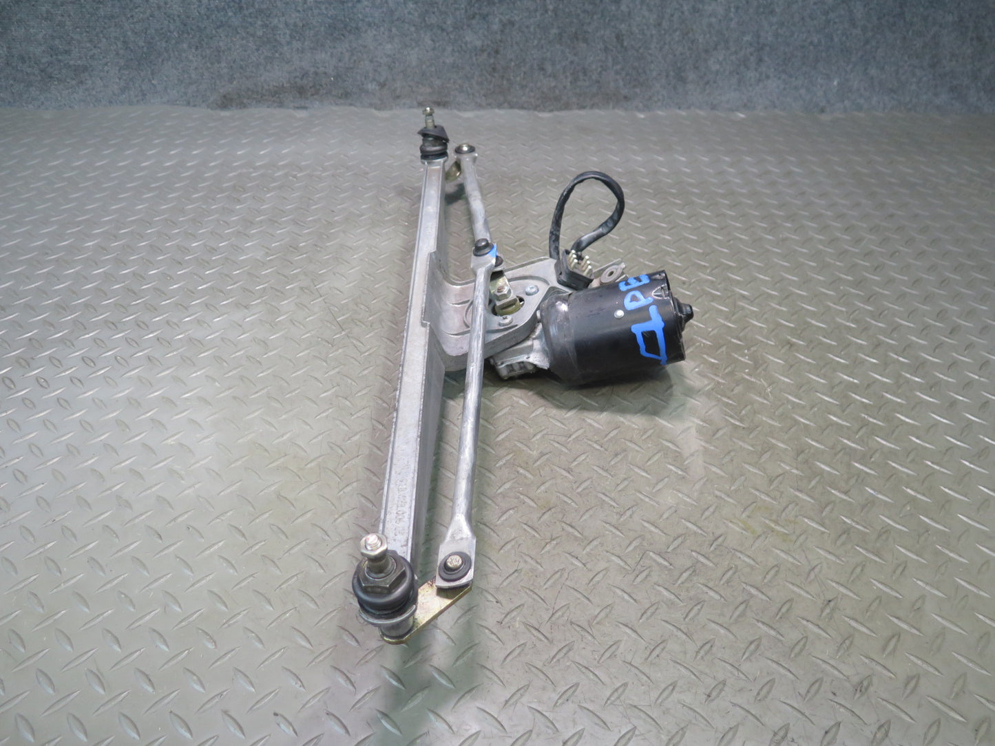 1984-1986 Porsche 928 S Front Windshield Wiper Transmission Linkage W/ Motor