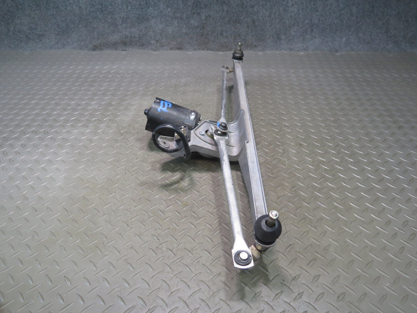 1984-1986 Porsche 928 S Front Windshield Wiper Transmission Linkage W/ Motor