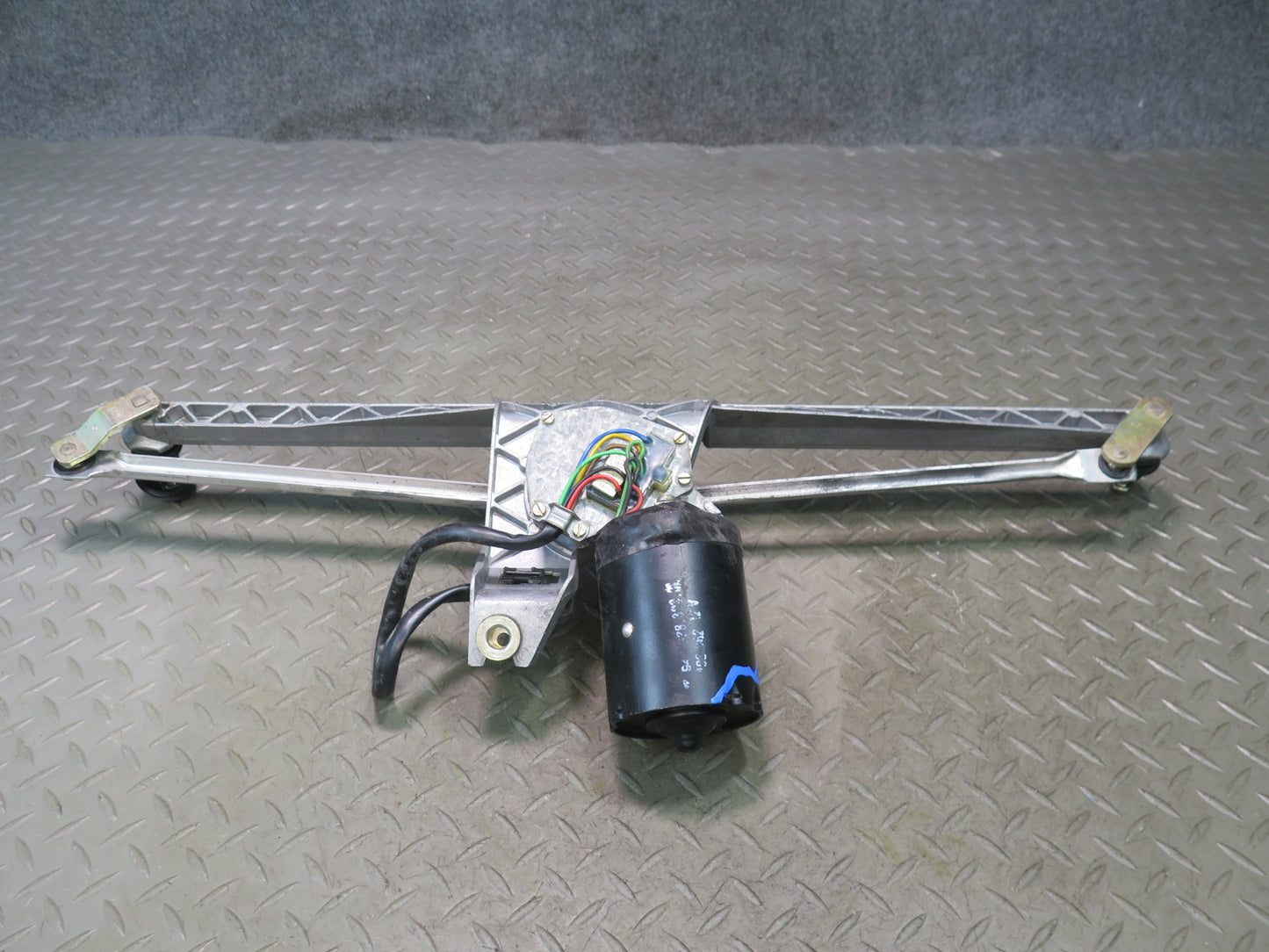 1984-1986 Porsche 928 S Front Windshield Wiper Transmission Linkage W/ Motor