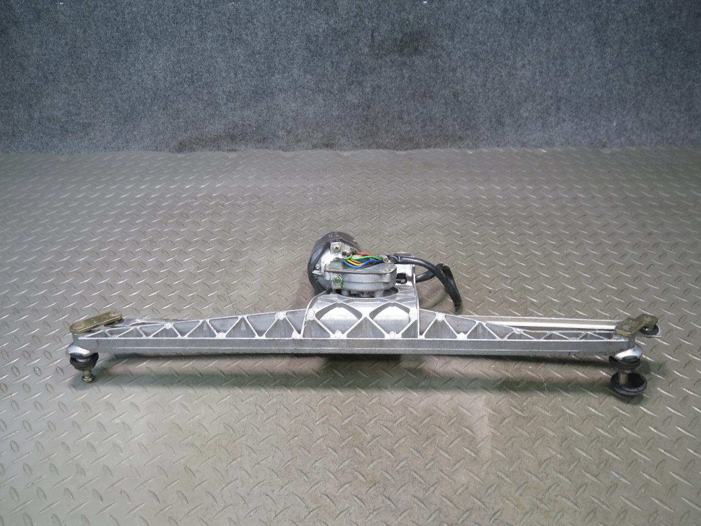 1984-1986 Porsche 928 S Front Windshield Wiper Transmission Linkage W/ Motor