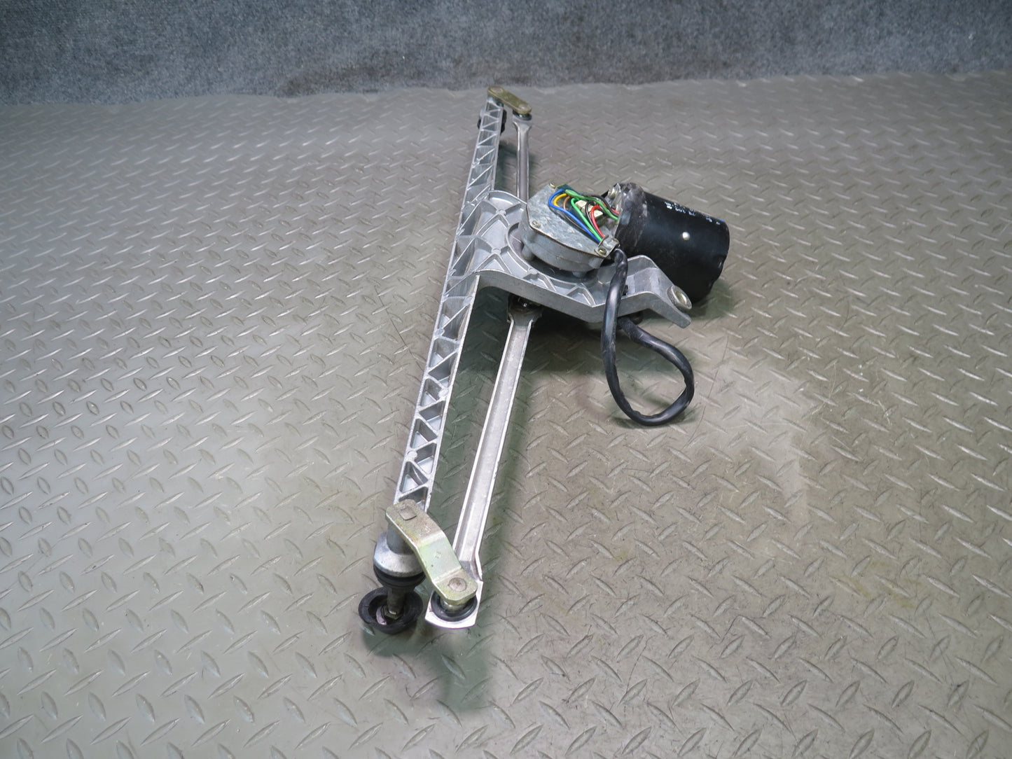 1984-1986 Porsche 928 S Front Windshield Wiper Transmission Linkage W/ Motor