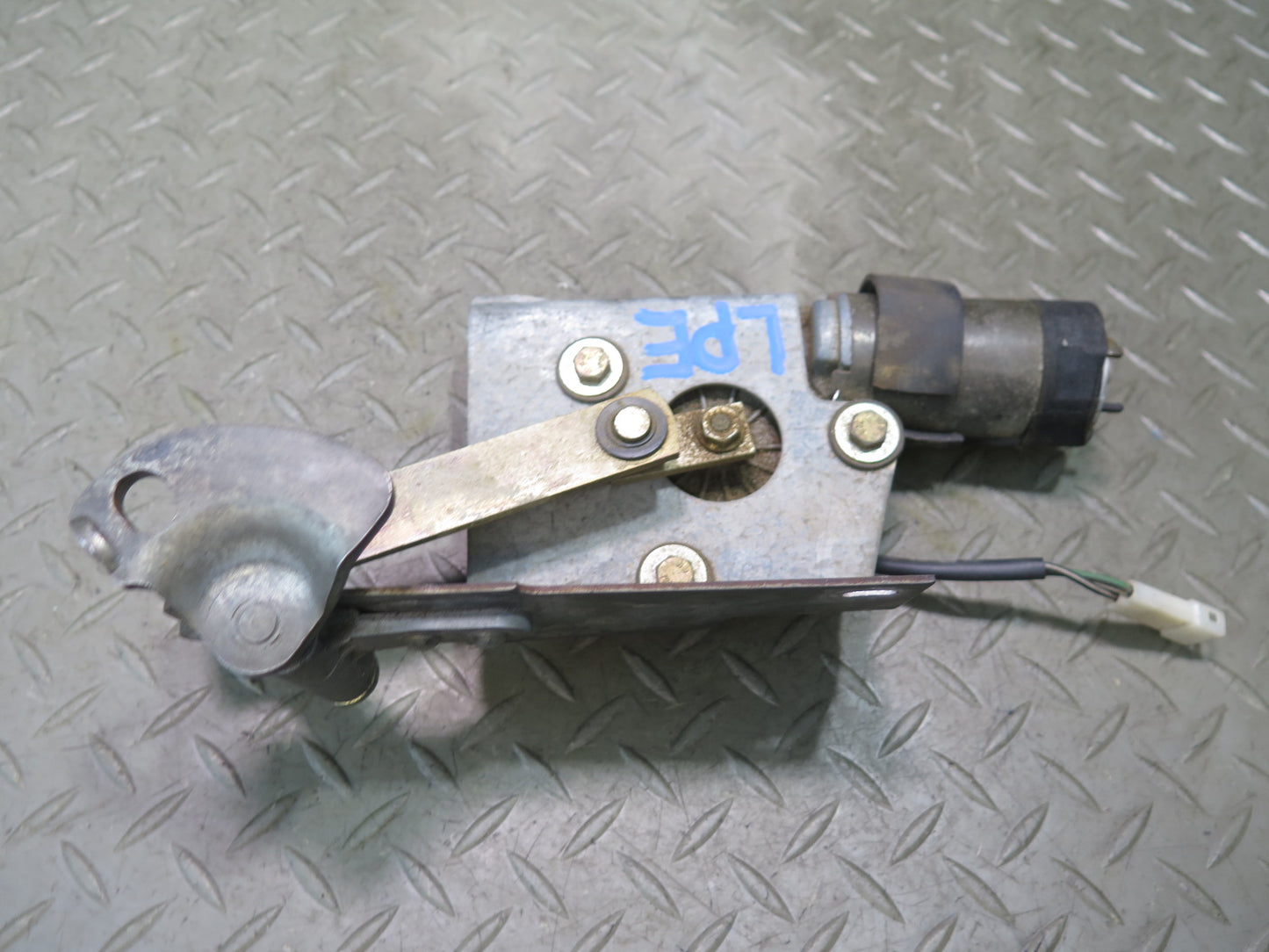 1984-1995 Porsche 928 S Rear Hatch Trunk Tailgate Wiper Motor Assembly