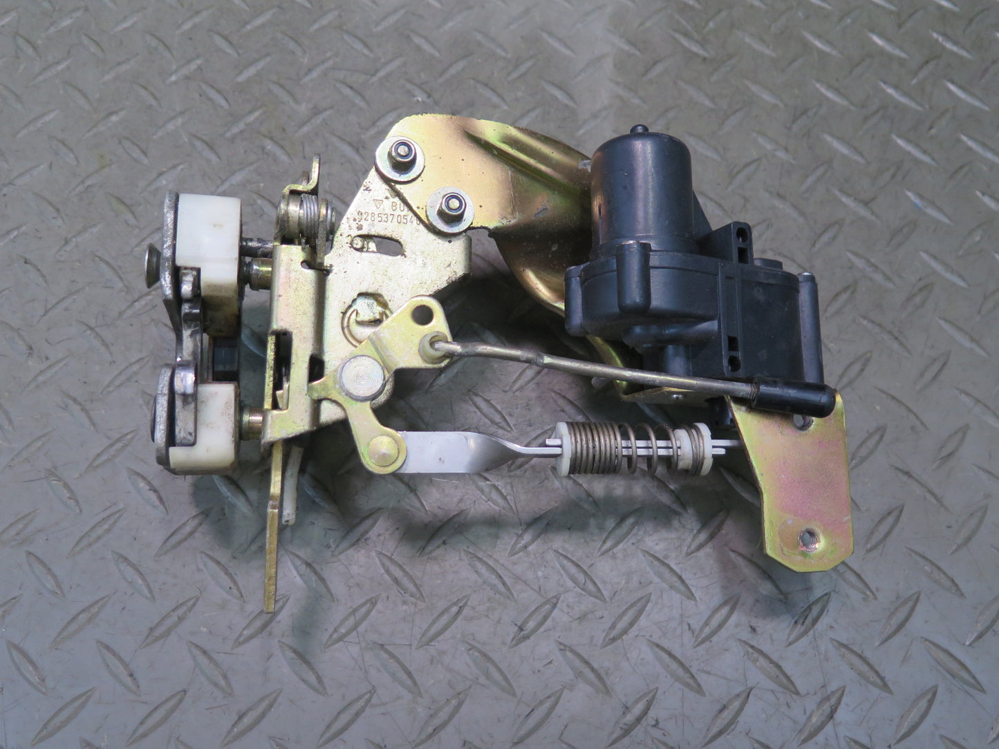 1984-1986 Porsche 928 S Front Right Pass Side Door Lock Latch Actuator