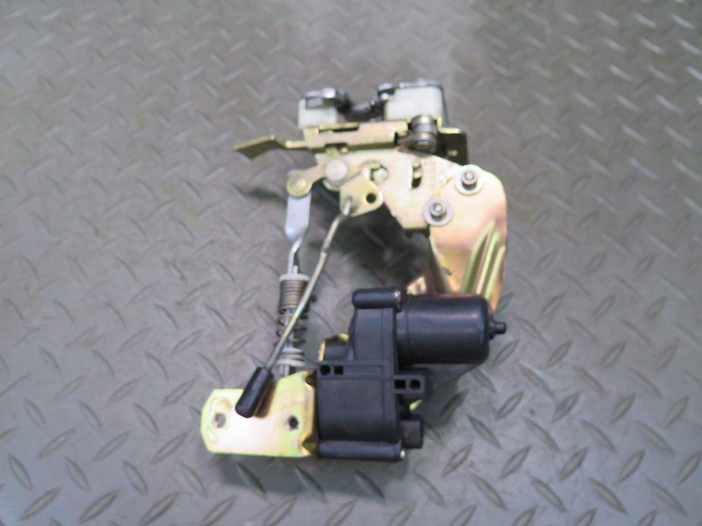 1984-1986 Porsche 928 S Front Right Pass Side Door Lock Latch Actuator