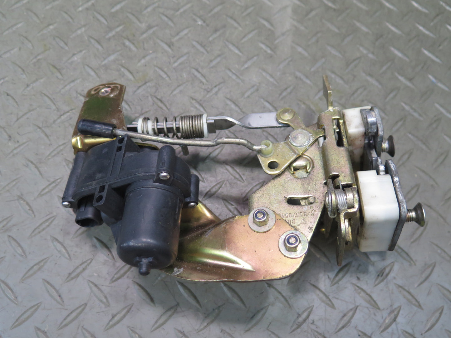 1984-1986 Porsche 928 S Front Right Pass Side Door Lock Latch Actuator