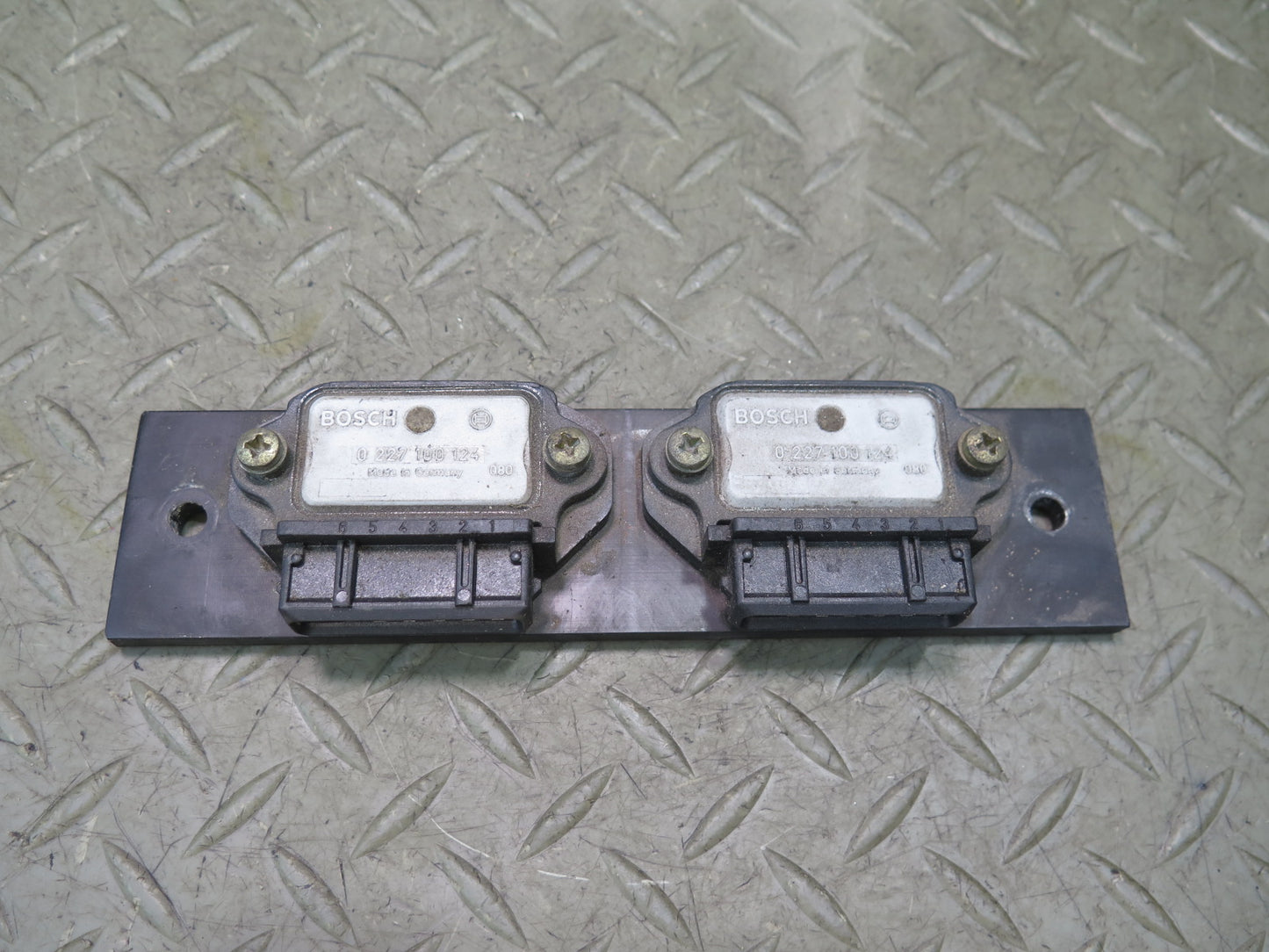1985-1991 Porsche 928 S Engine Ignition Control Module Pair Assembly Bosch