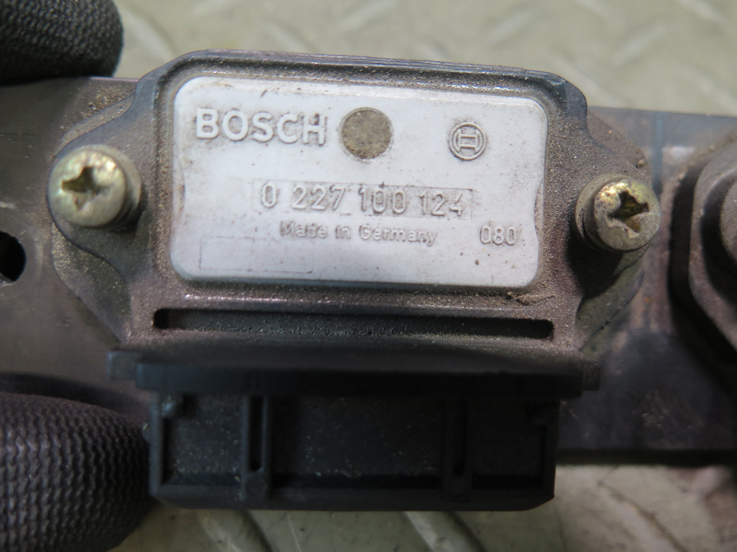 1985-1991 Porsche 928 S Engine Ignition Control Module Pair Assembly Bosch