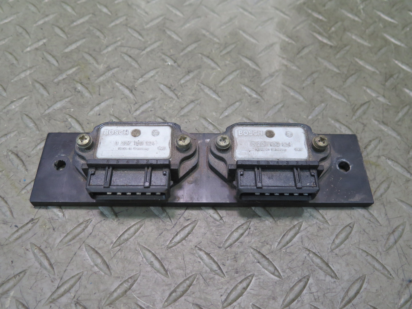 1985-1991 Porsche 928 S Engine Ignition Control Module Pair Assembly Bosch