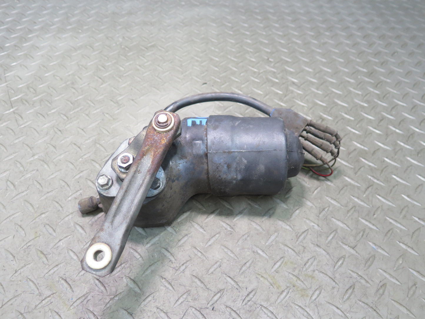 1984-1986 Porsche 928 Front Headlight Lamp Power Motor