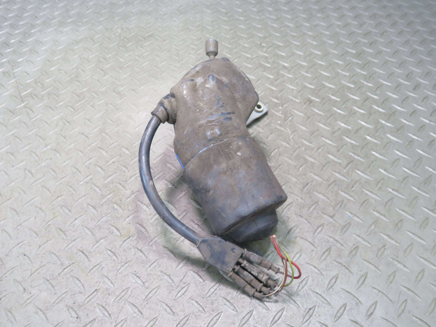 1984-1986 Porsche 928 Front Headlight Lamp Power Motor