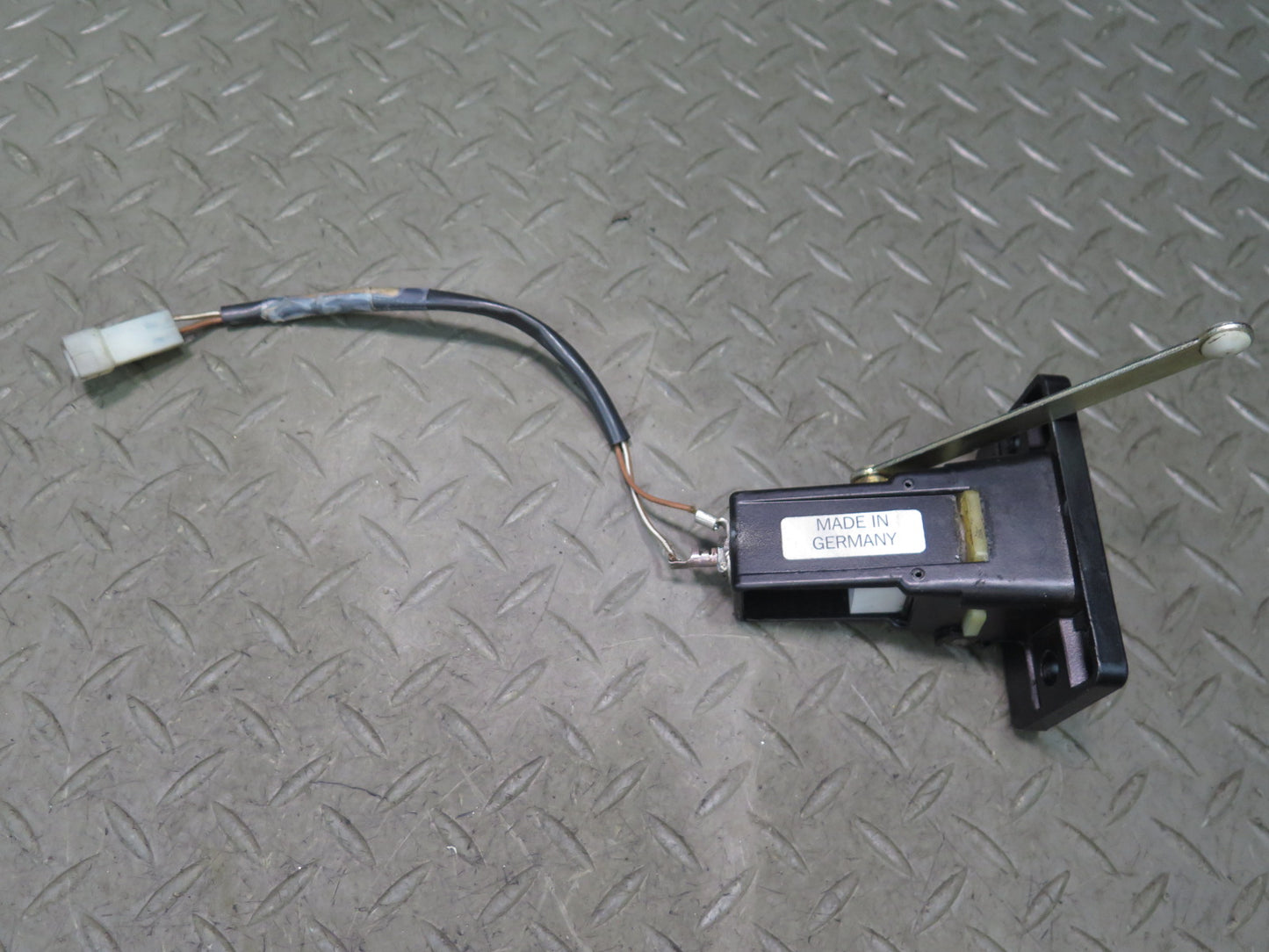 1984-1986 Porsche 928 Rear Trunk Hatch Lock Latch Receiver w Actuator Motor