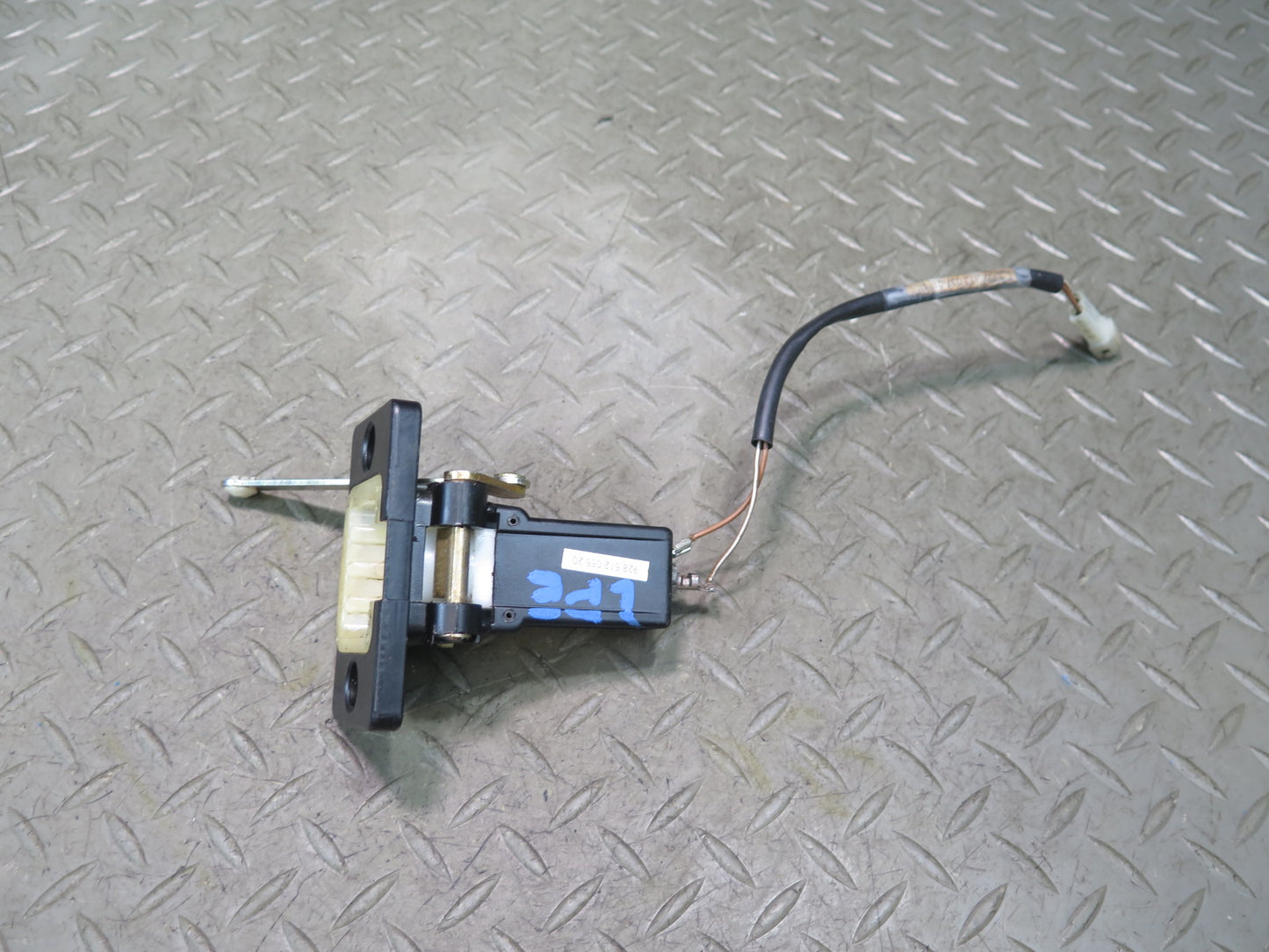1984-1986 Porsche 928 Rear Trunk Hatch Lock Latch Receiver w Actuator Motor