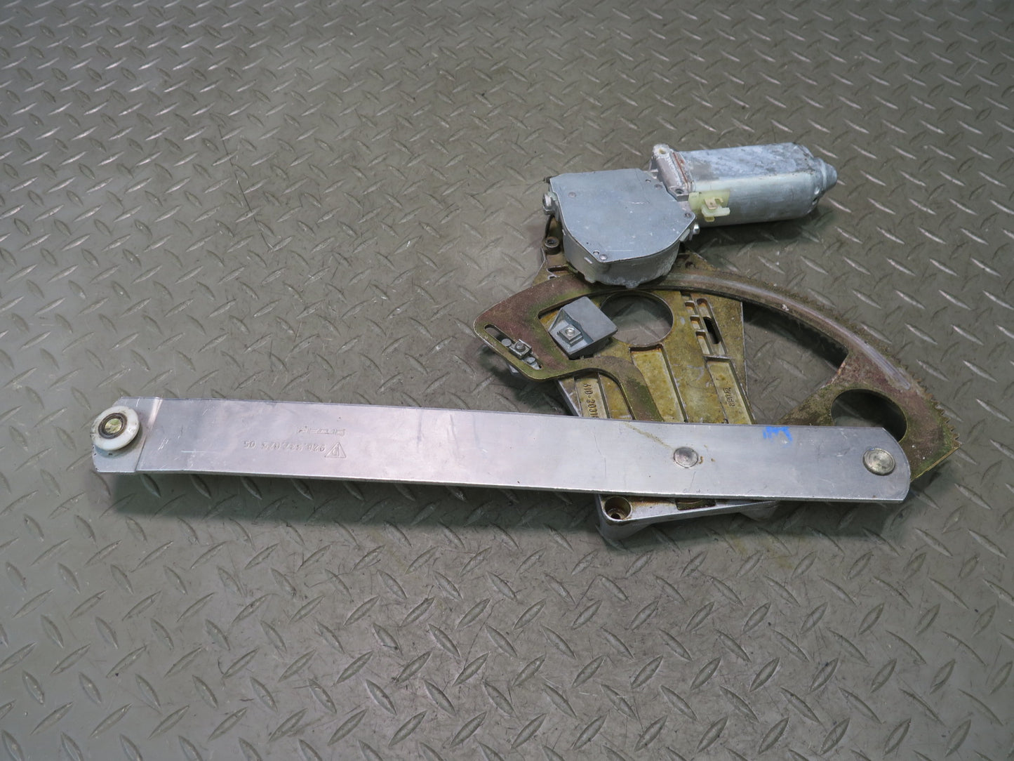 1984-1991 Porsche 928 Left Side Door Window Regulator W/ Motor