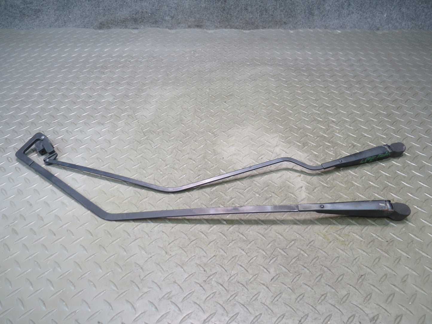 1984-1995 Porsche 928 Rear Hatch Trunk Lid Tailgate Wiper Arm