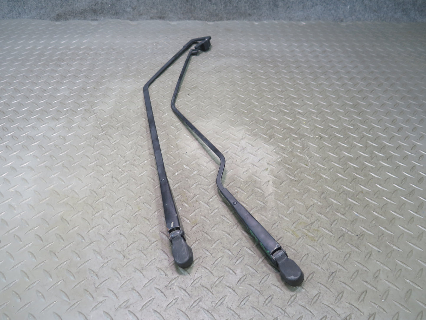 1984-1995 Porsche 928 Rear Hatch Trunk Lid Tailgate Wiper Arm