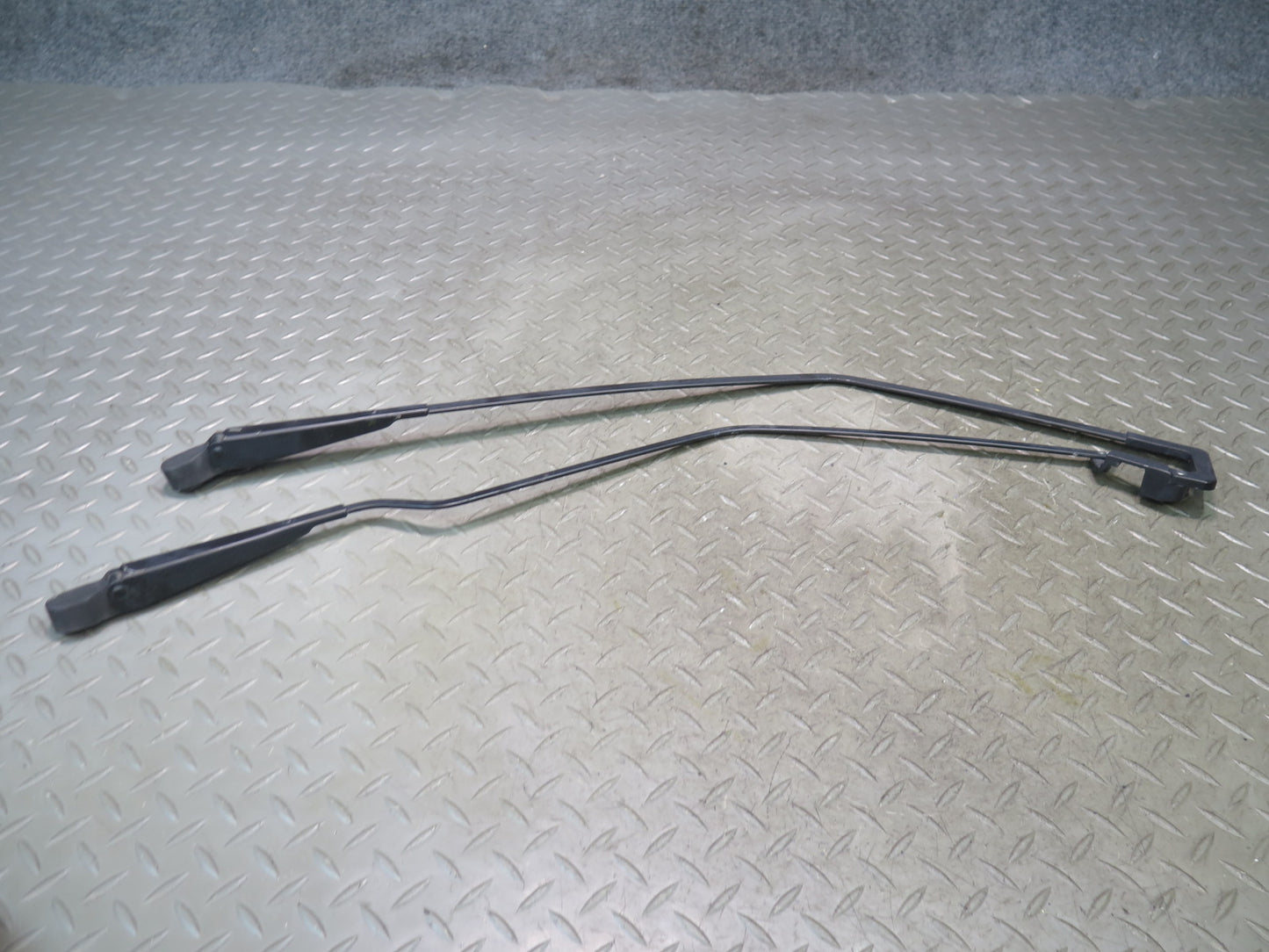1984-1995 Porsche 928 Rear Hatch Trunk Lid Tailgate Wiper Arm