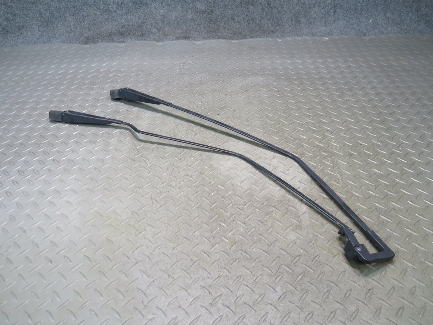 1984-1995 Porsche 928 Rear Hatch Trunk Lid Tailgate Wiper Arm