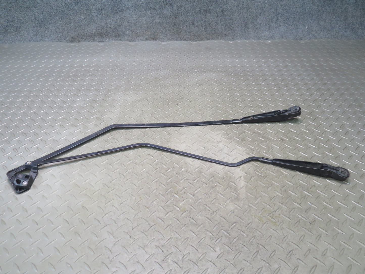 1984-1995 Porsche 928 Rear Hatch Trunk Lid Tailgate Wiper Arm