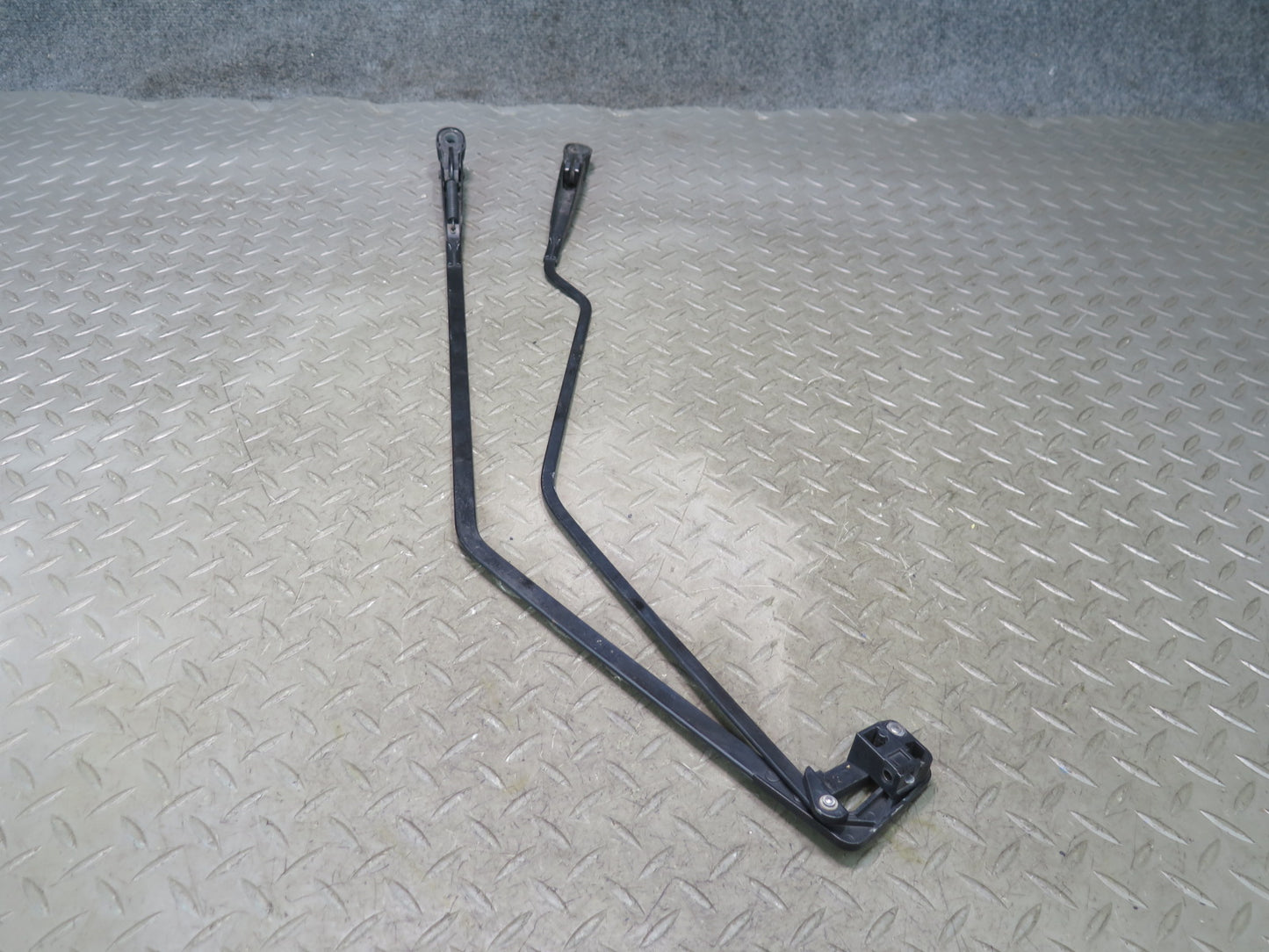 1984-1995 Porsche 928 Rear Hatch Trunk Lid Tailgate Wiper Arm