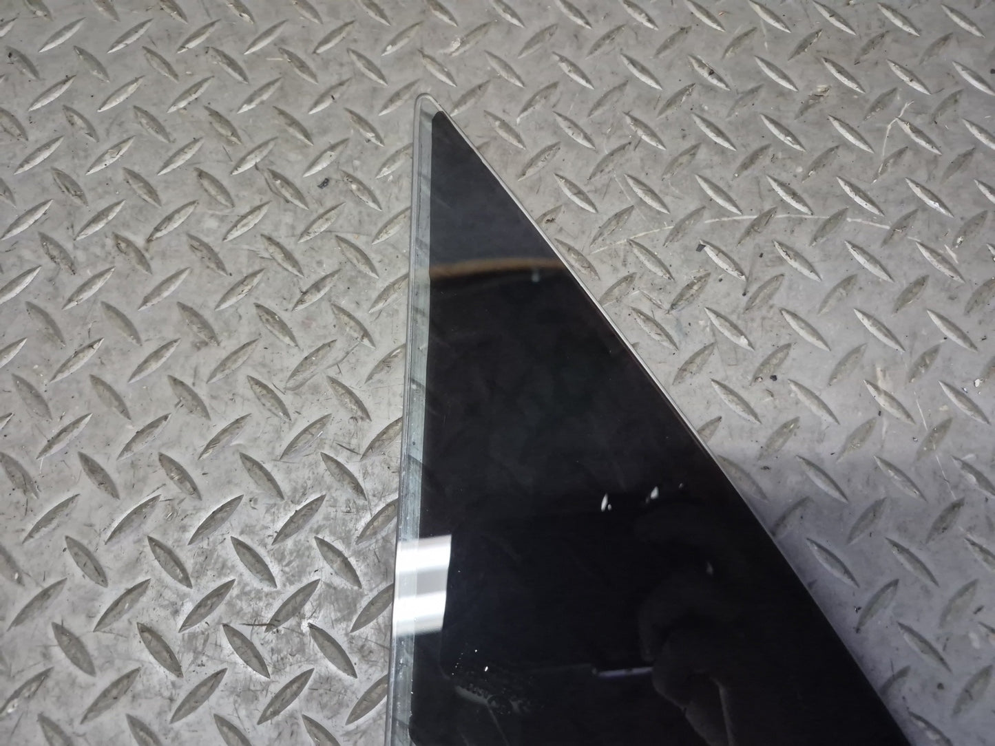 03-10 Bentley Continental GT Coupe Left Door Vent Glass Window