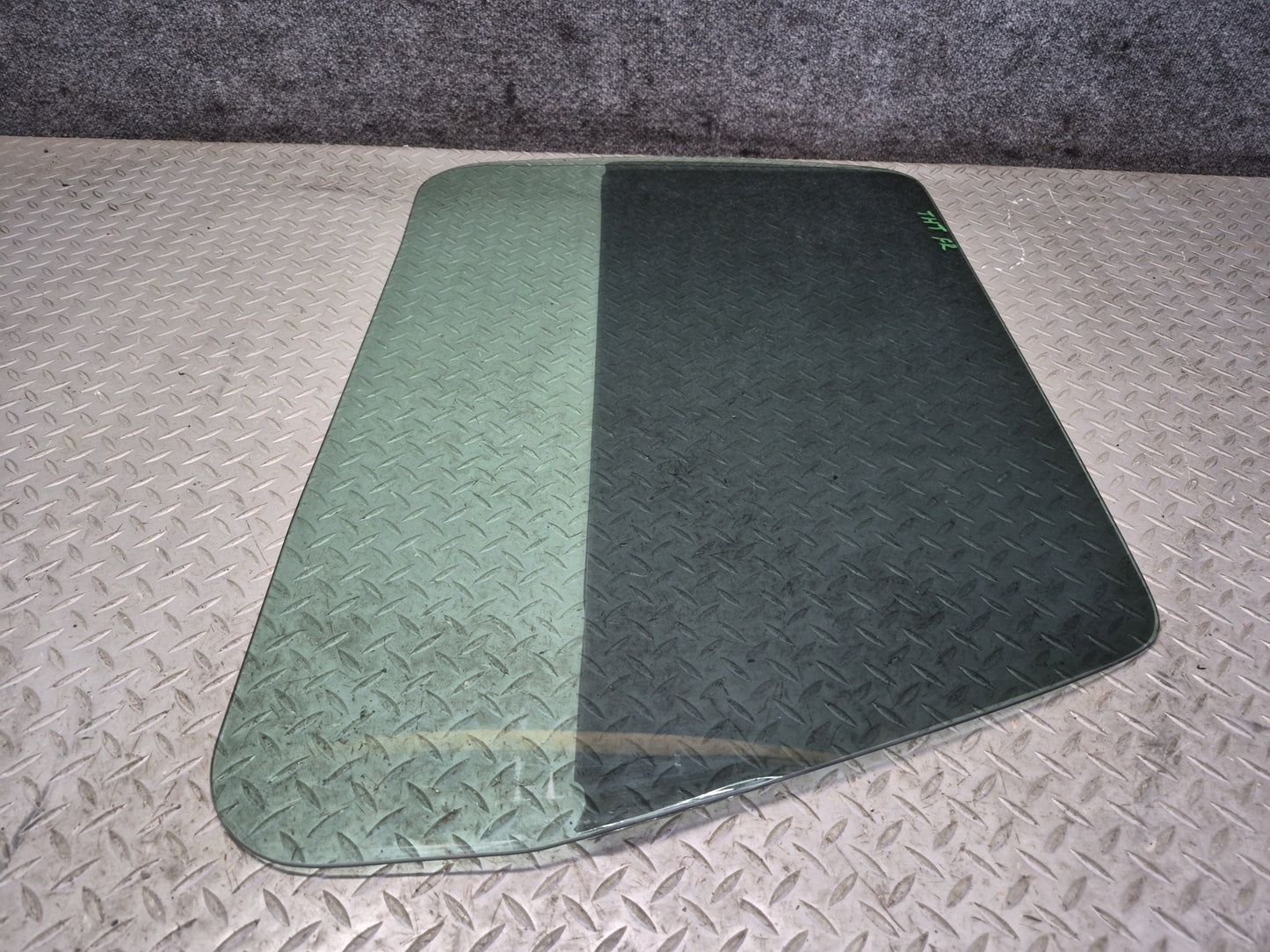 2003-2009 Hummer H2 Front Right Door Glass Window