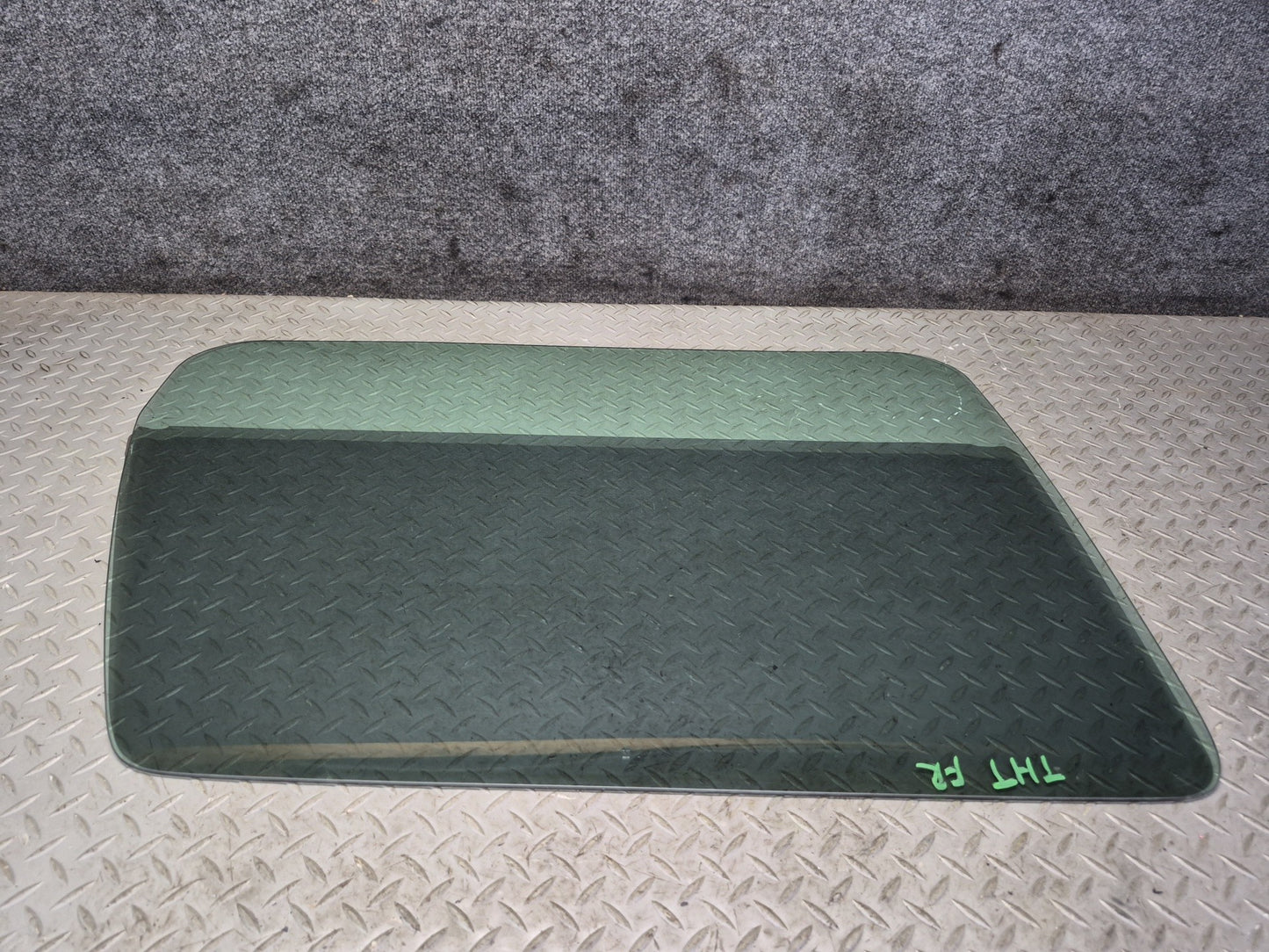 2003-2009 Hummer H2 Front Right Door Glass Window