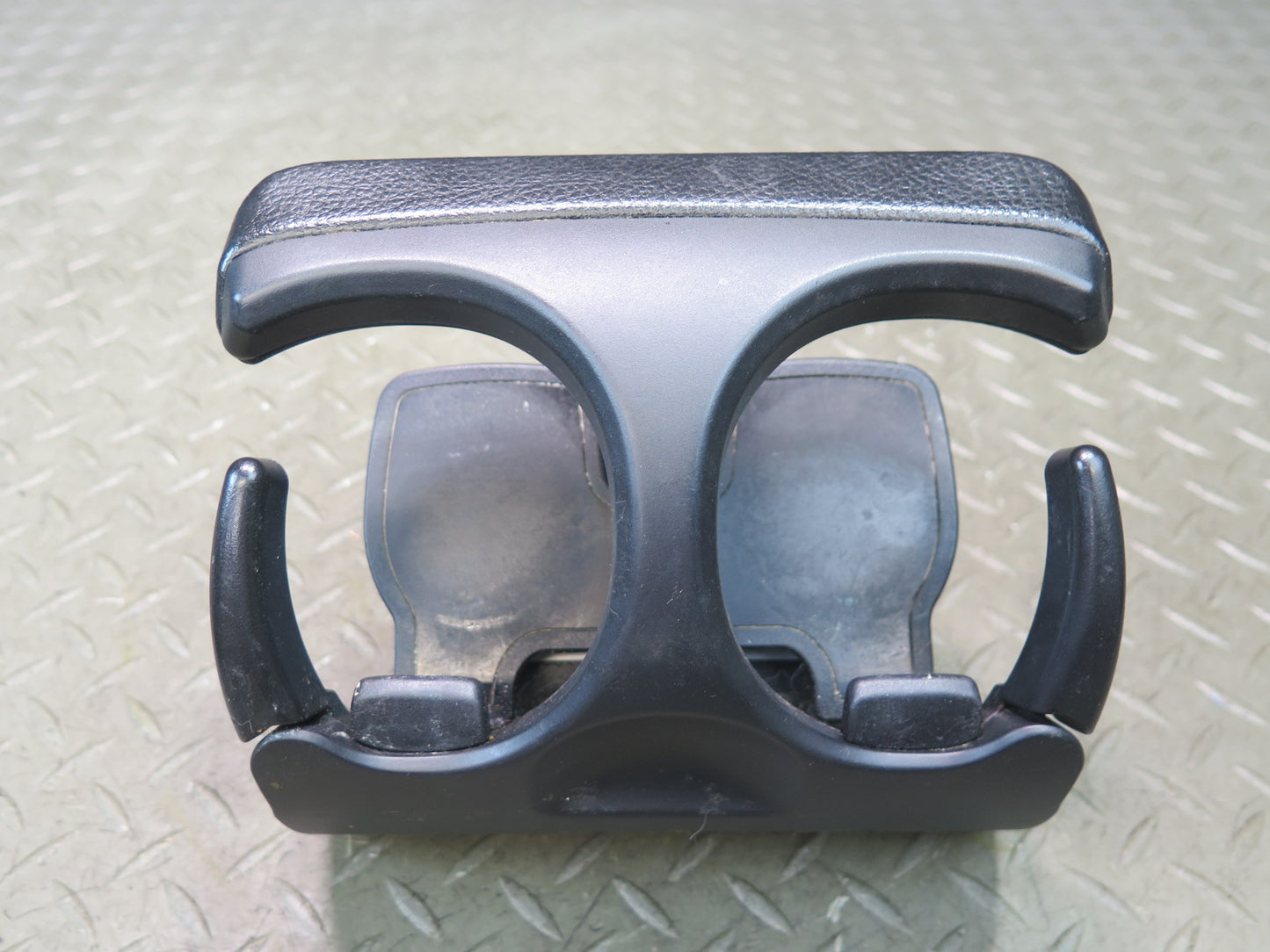01-06 Lexus UCF30L LS430 Front Center Console CUP Holder Assembly OEM