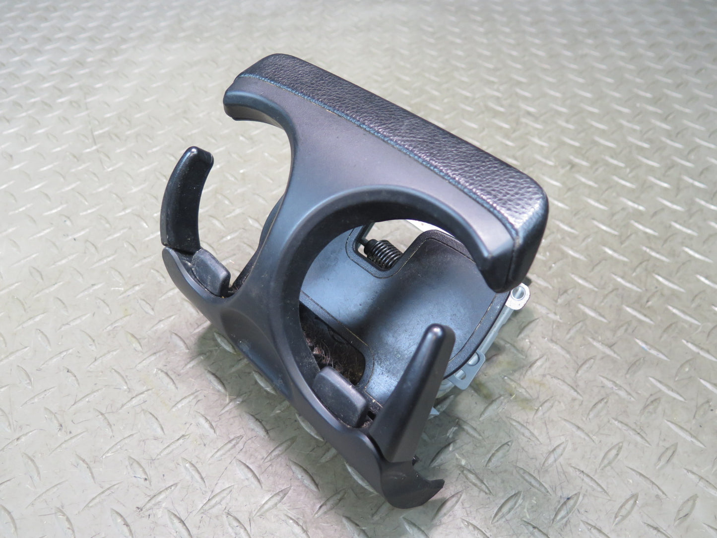 01-06 Lexus UCF30L LS430 Front Center Console CUP Holder Assembly OEM